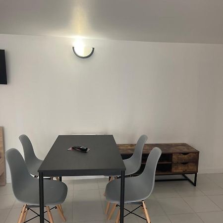 Chaudari Guest House Palaiseau Exterior foto